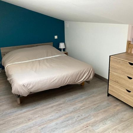Studio Meuble Du Bourg Puymiclan Eksteriør billede