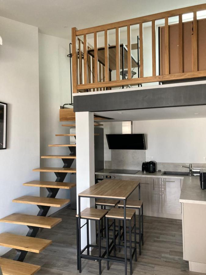 Studio Meuble Du Bourg Puymiclan Eksteriør billede