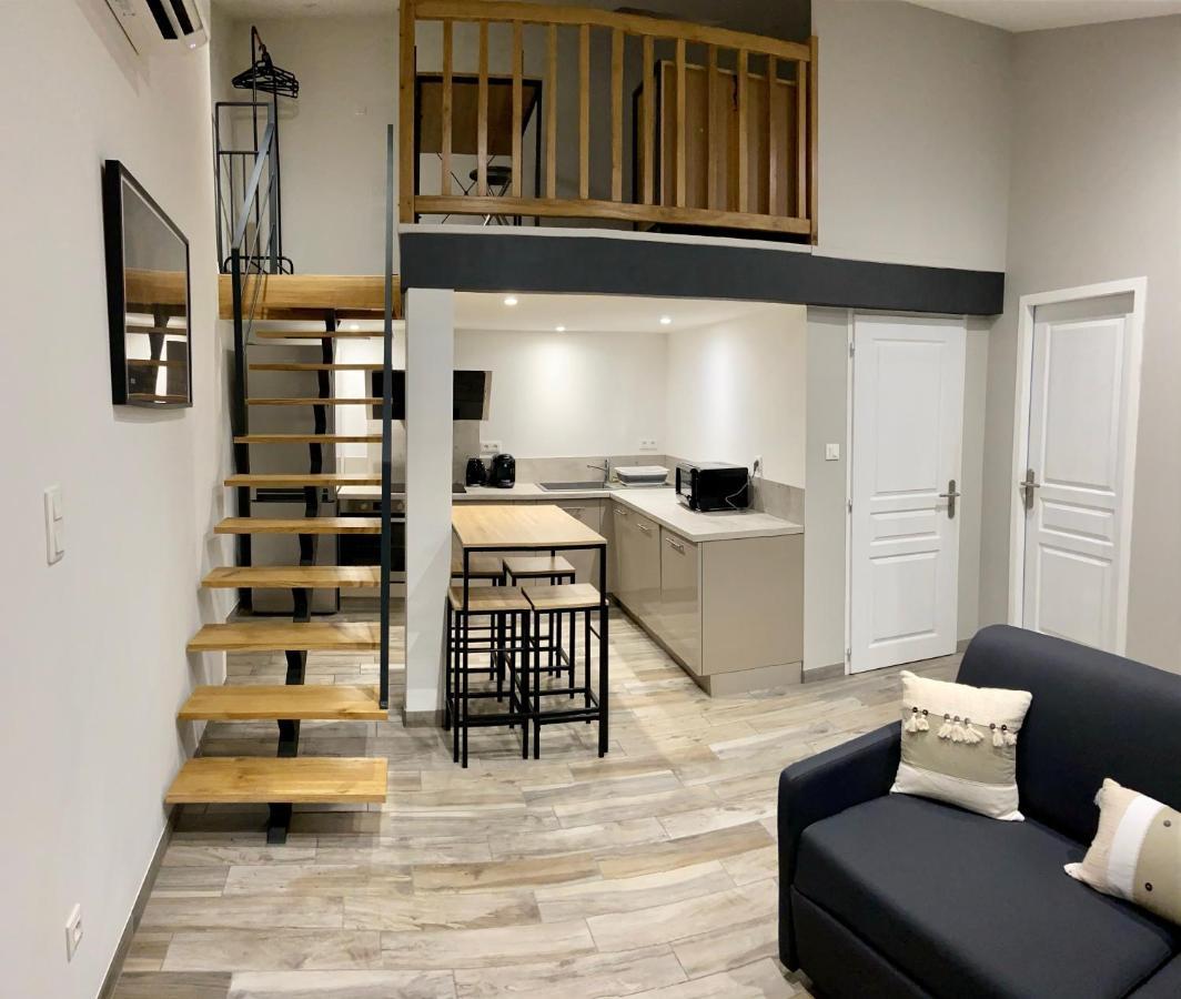 Studio Meuble Du Bourg Puymiclan Eksteriør billede