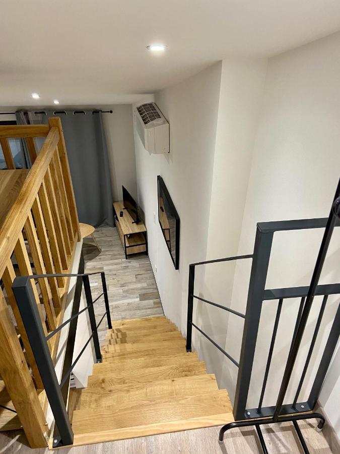 Studio Meuble Du Bourg Puymiclan Eksteriør billede